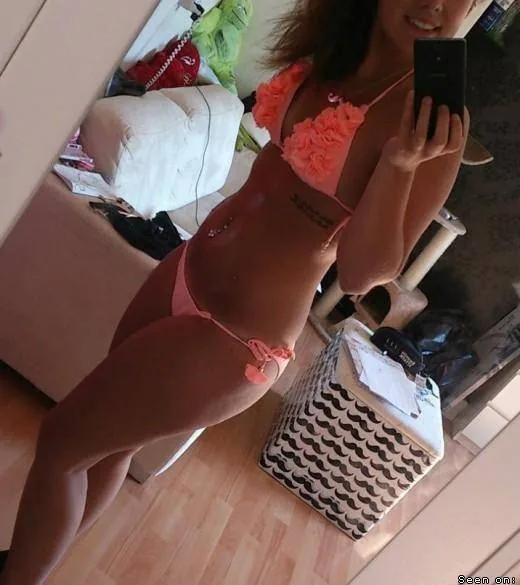 Carmen.Roxy
